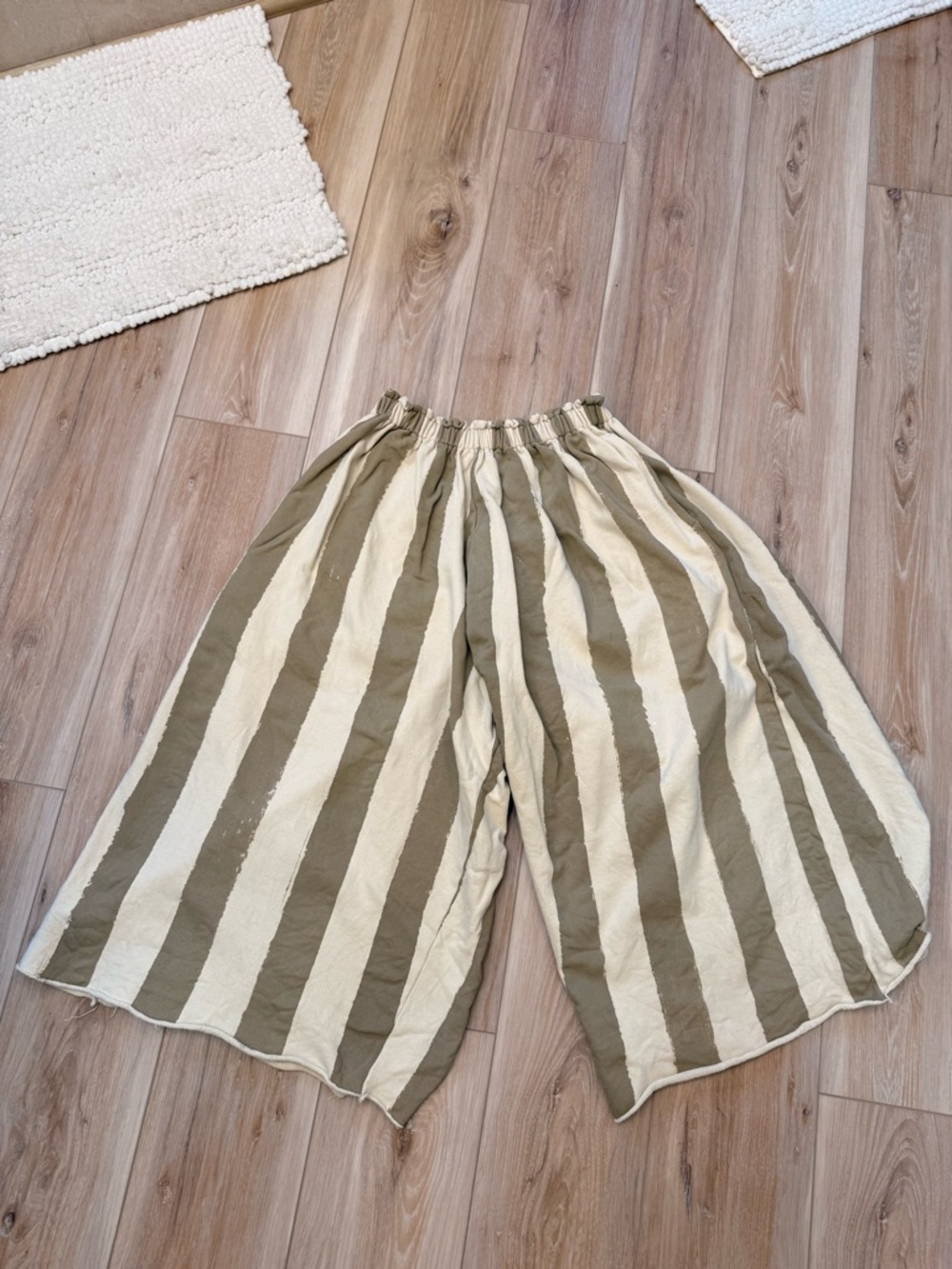 STATE the label hand painted swayers - short